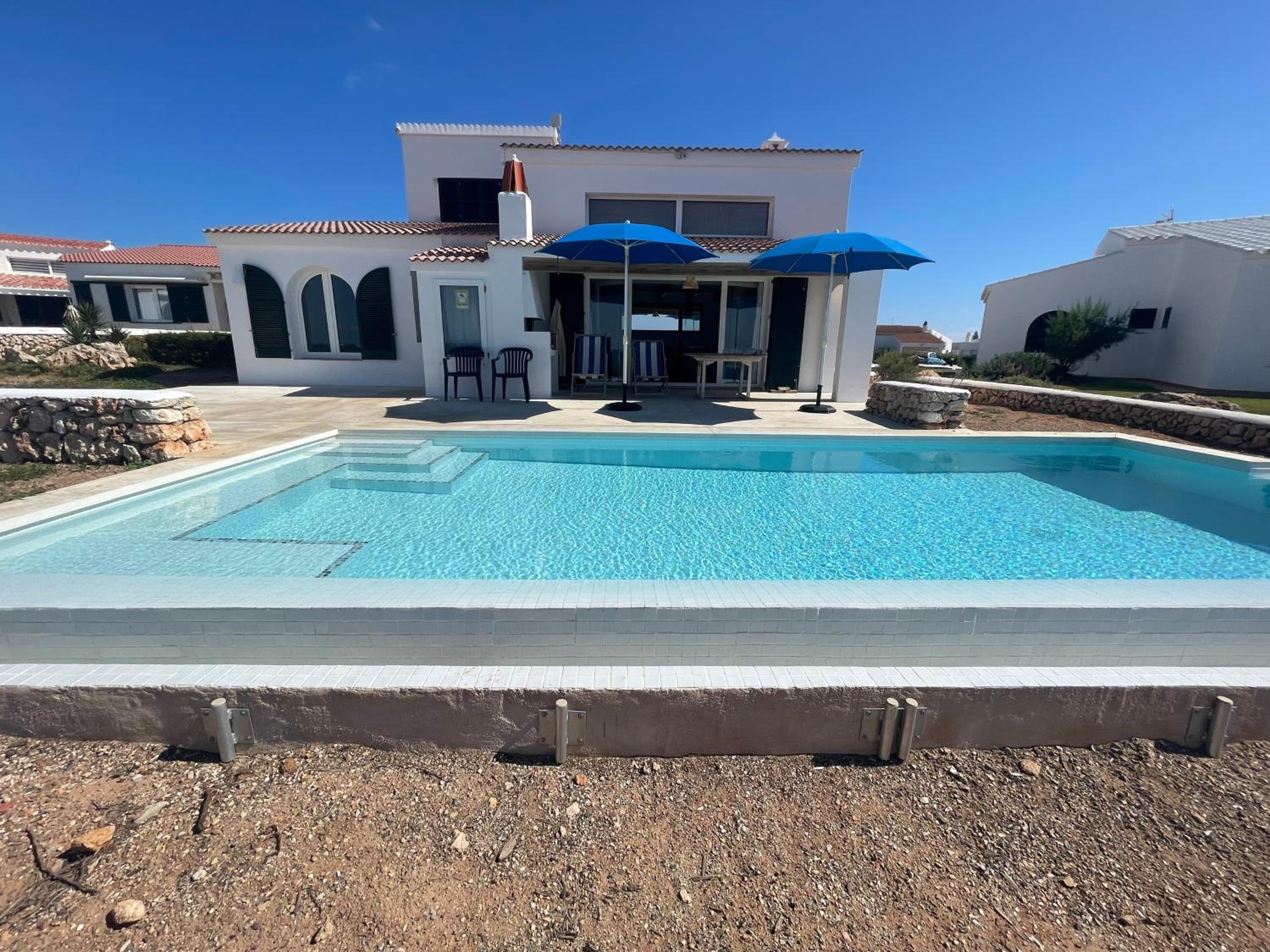 Binisamar Infinity Pool over the sea