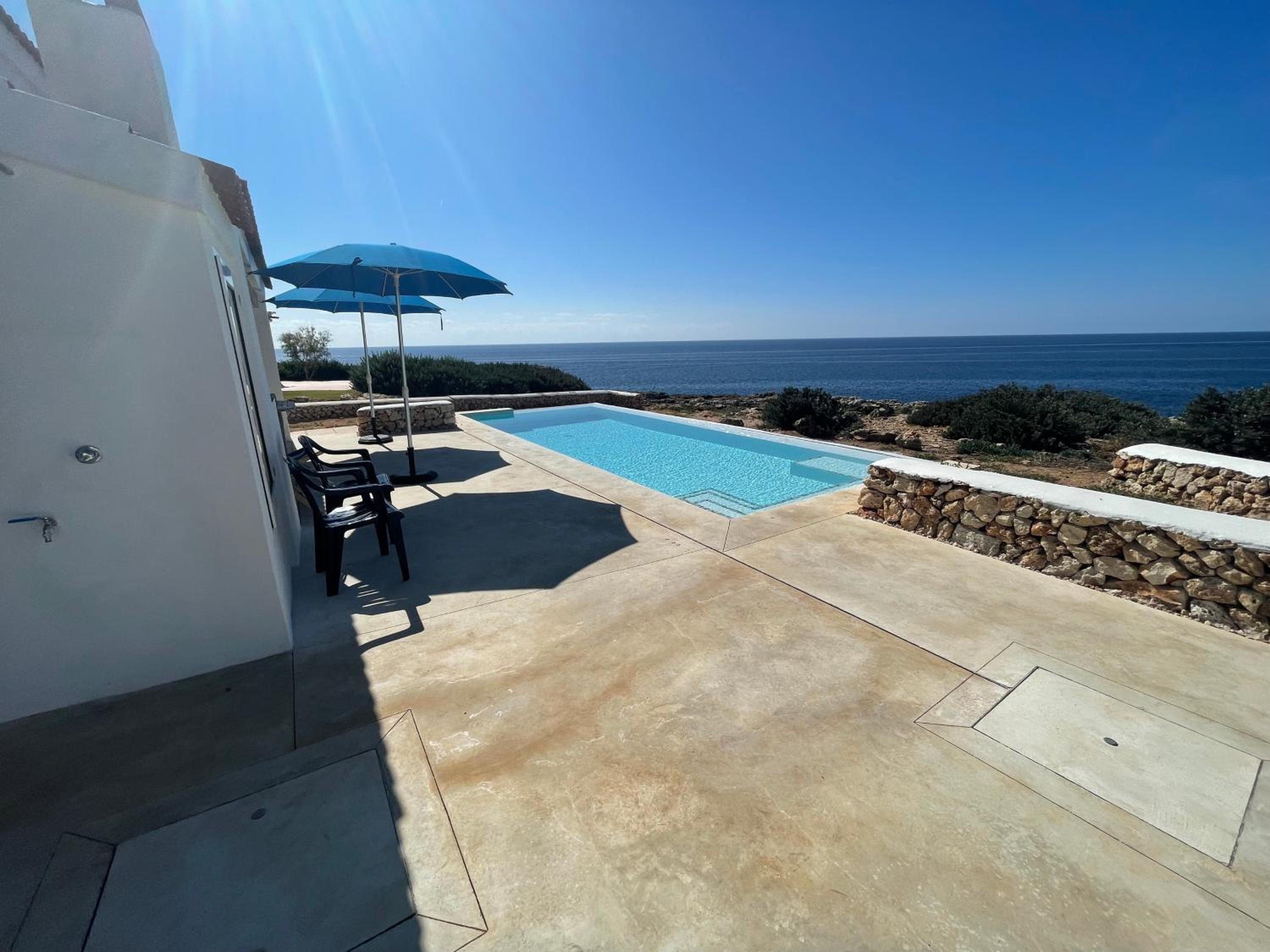 Binisamar Infinity Pool over the sea