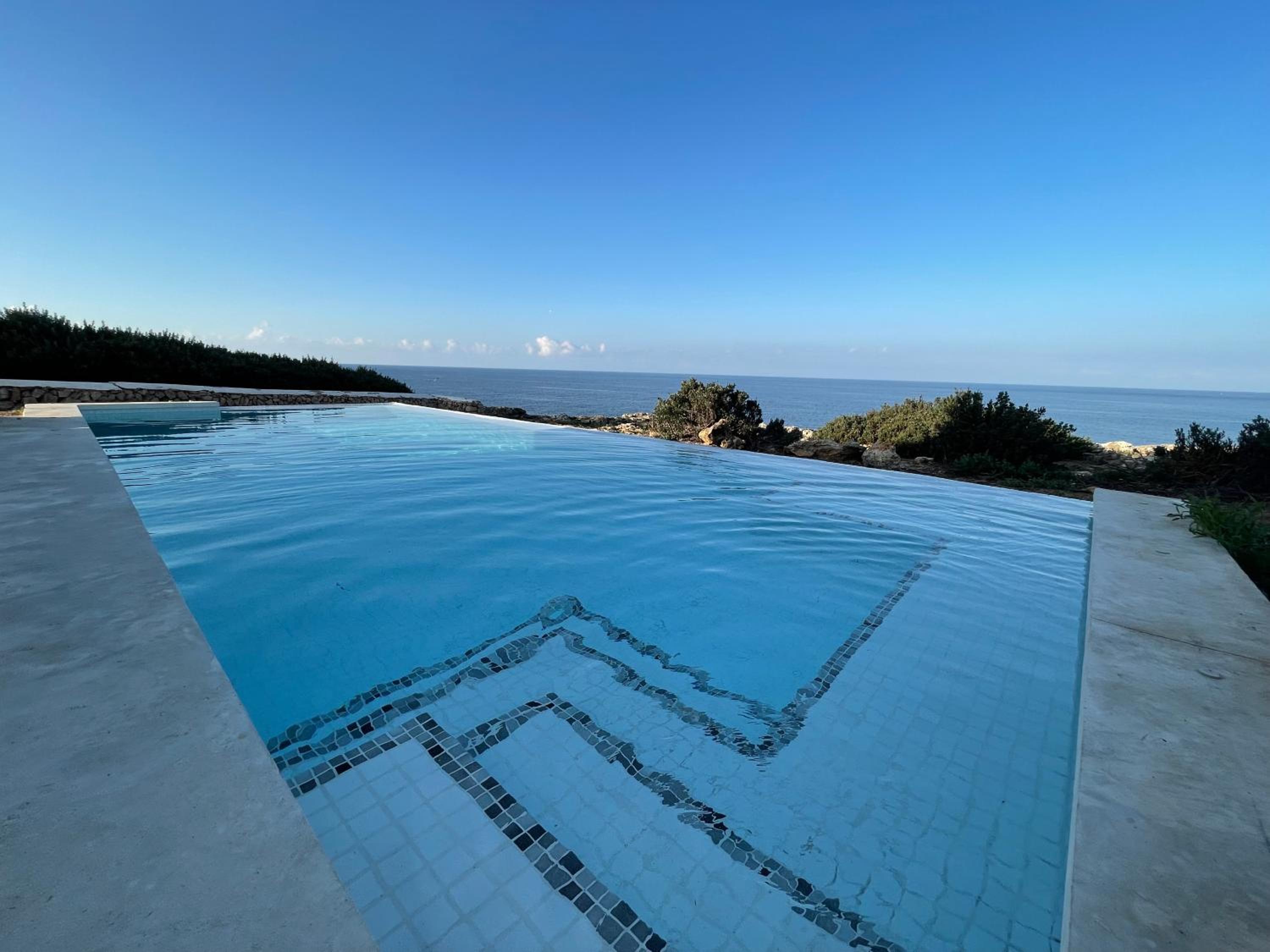Binisamar Infinity Pool over the sea