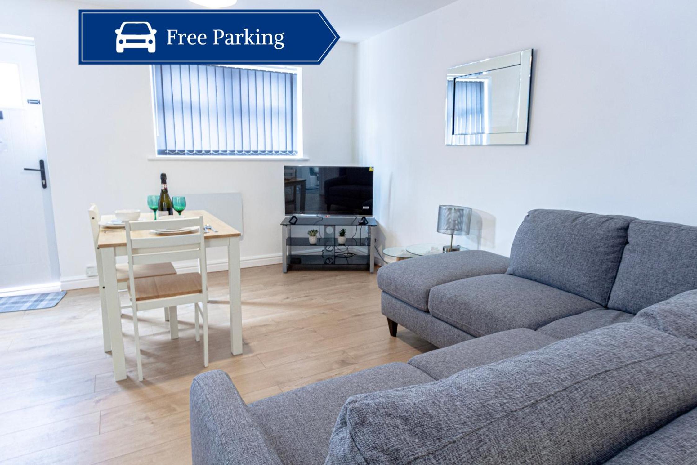 Manchester Vacations - Cosy  Fully Equipped Cottage in Swinton - Property Image 1