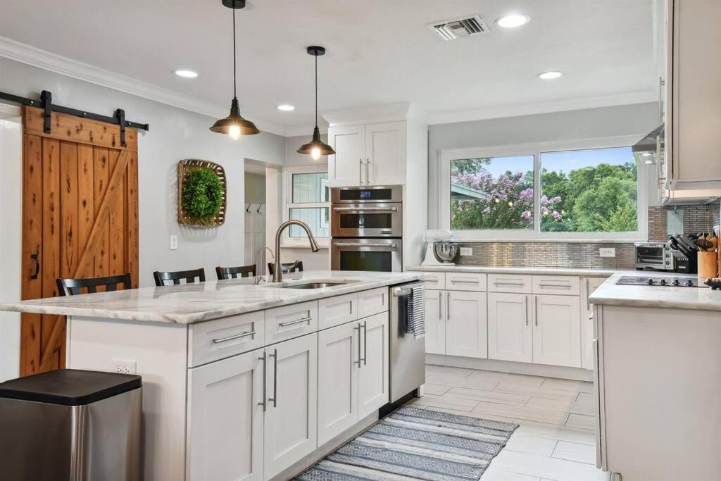 Tampa Bay Area Vacations - Spacious 4 Bedroom Entire Home, Tampa, Fire Pit - Property Image 1