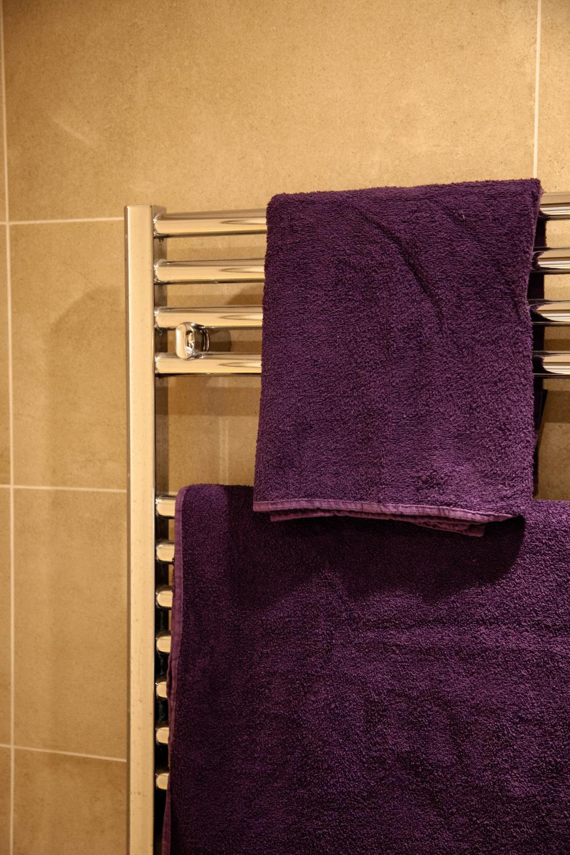 Spacious East Croydon serviced apartment: 13 mins to London view 3