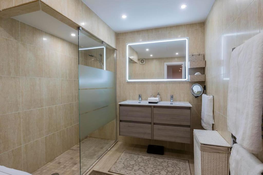 2 Luxurious apartment in the heart of puerto banus