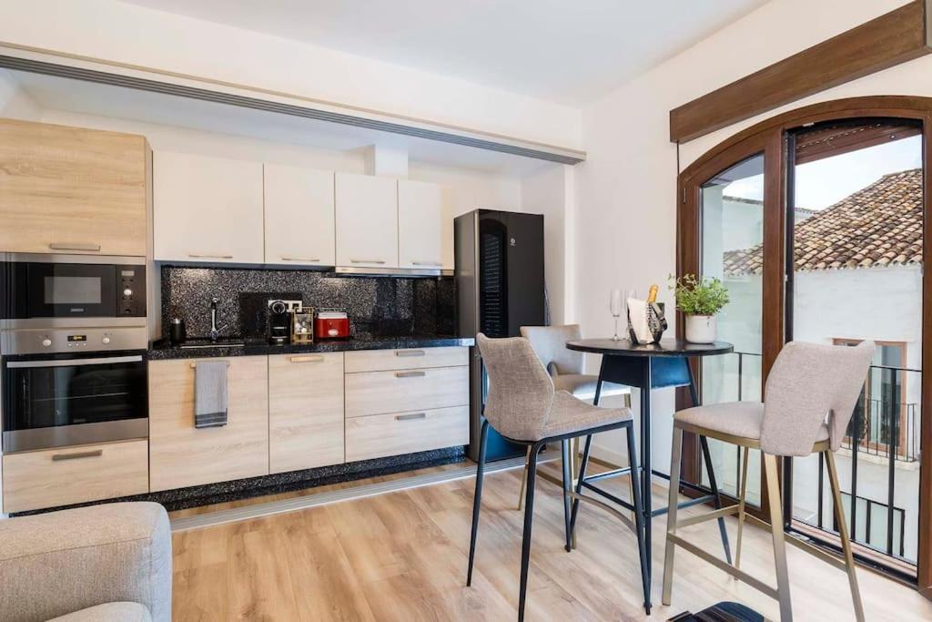 2 Luxurious apartment in the heart of puerto banus