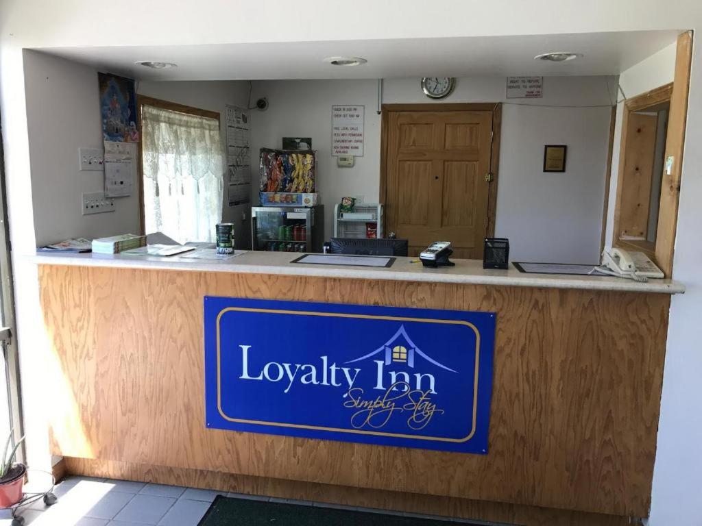 Loyalty Inn Maryville view 3