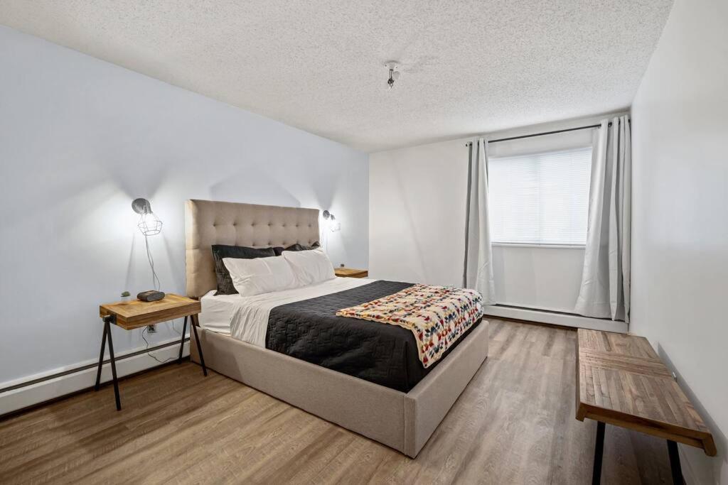 Modern 2BR with Free Parking and Newly Renovated