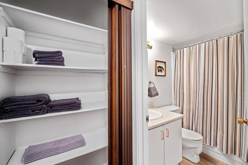 Modern 2BR with Free Parking and Newly Renovated