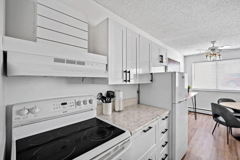 Modern 2BR with Free Parking and Newly Renovated