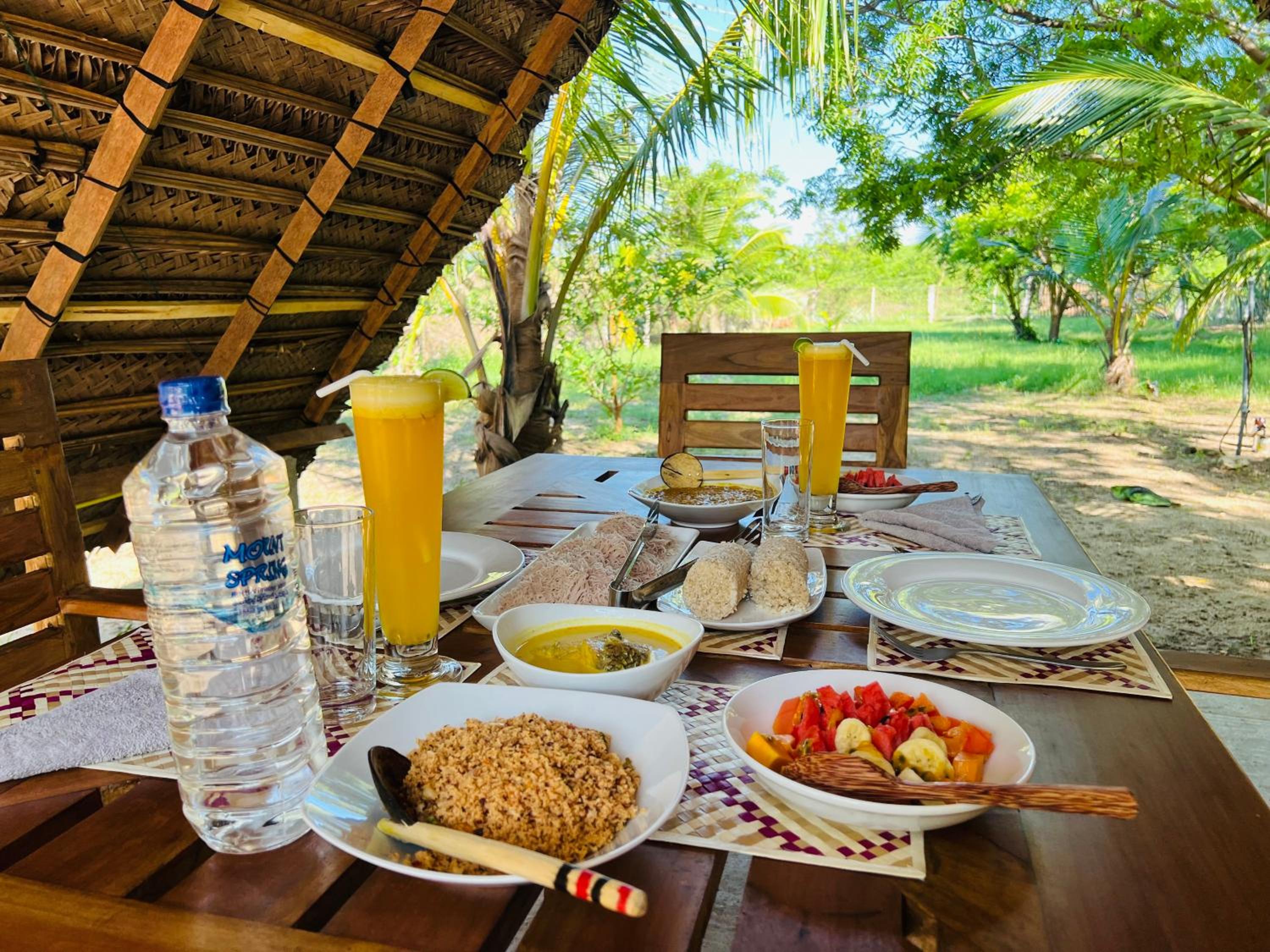 Kingfisher Beach Resort-Yala Safari