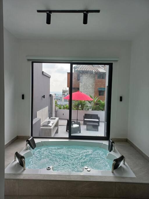 Luxurious Entire House with Private Pooll