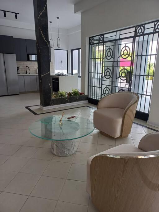 Luxurious Entire House with Private Pooll