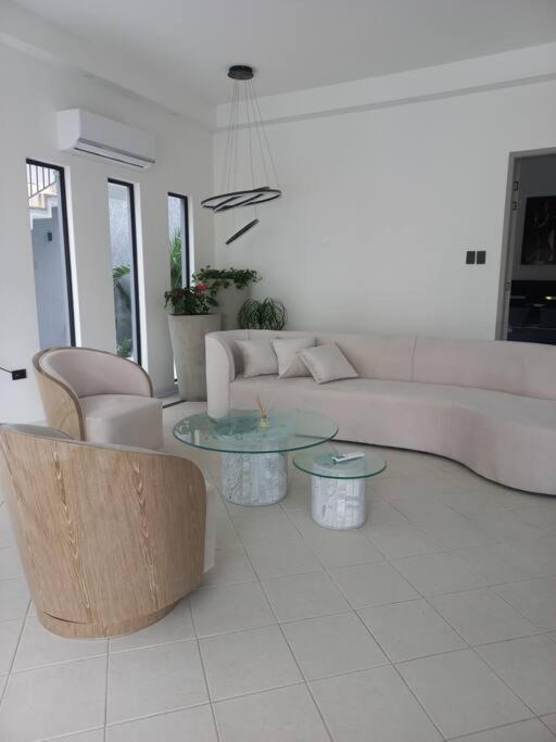 Luxurious Entire House with Private Pooll