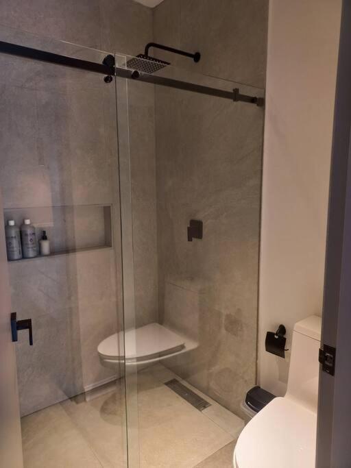 Luxurious Entire House with Private Pooll