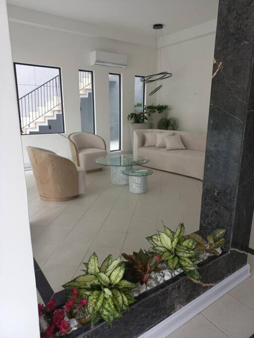 Luxurious Entire House with Private Pooll