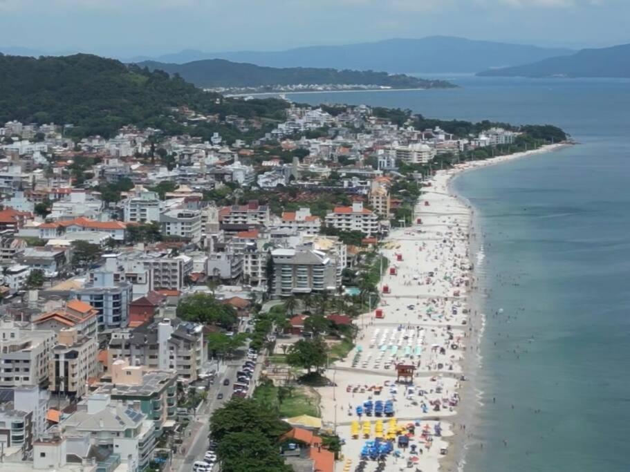 Ap Top Canasvieiras 01 - Apartamento em Canasvieiras com piscina e 2 garagens