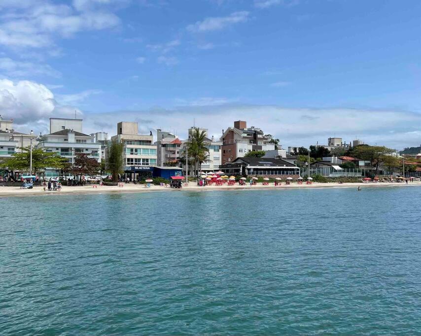 Ap Top Canasvieiras 01 - Apartamento em Canasvieiras com piscina e 2 garagens