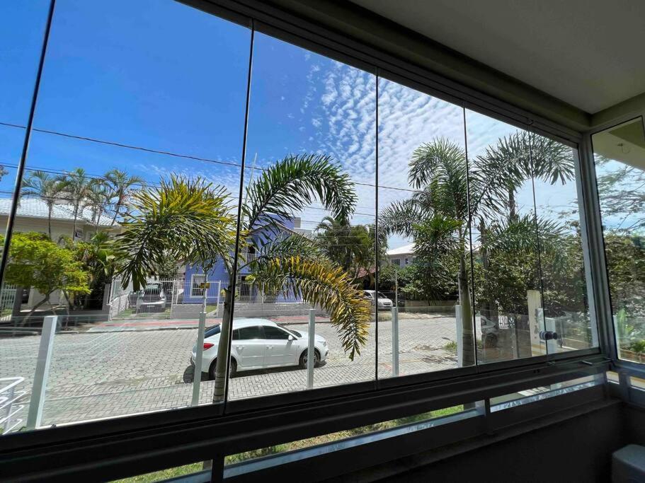 Ap Top Canasvieiras 01 - Apartamento em Canasvieiras com piscina e 2 garagens