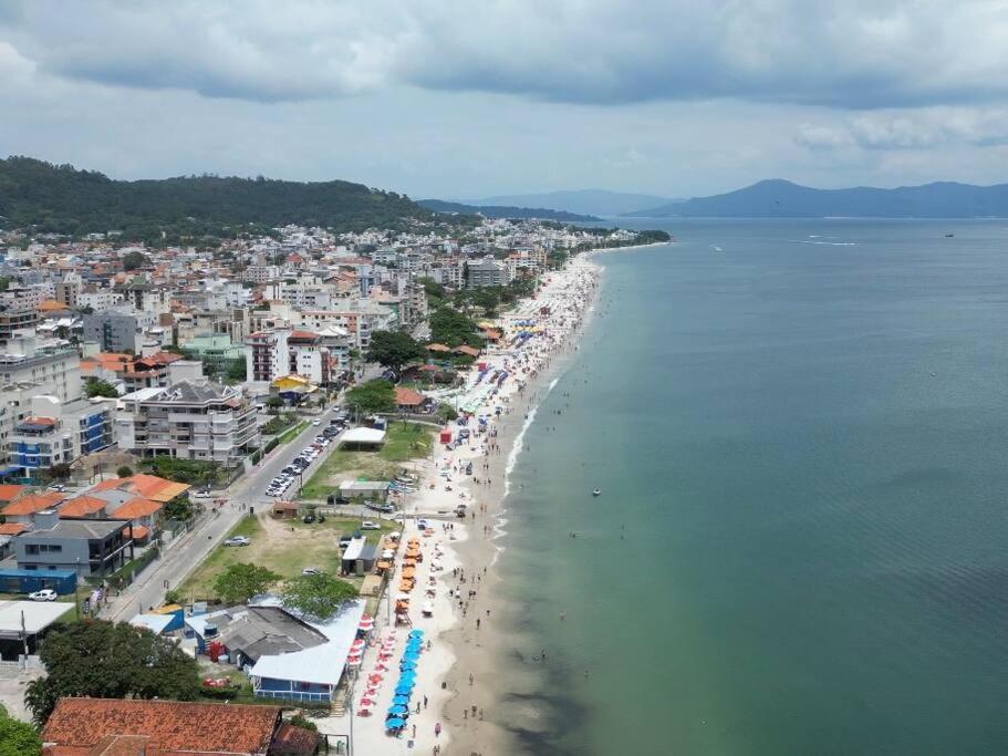 Ap Top Canasvieiras 01 - Apartamento em Canasvieiras com piscina e 2 garagens