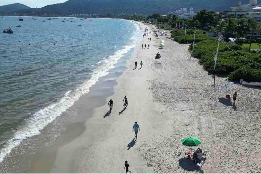 Ap Top Canasvieiras 01 - Apartamento em Canasvieiras com piscina e 2 garagens