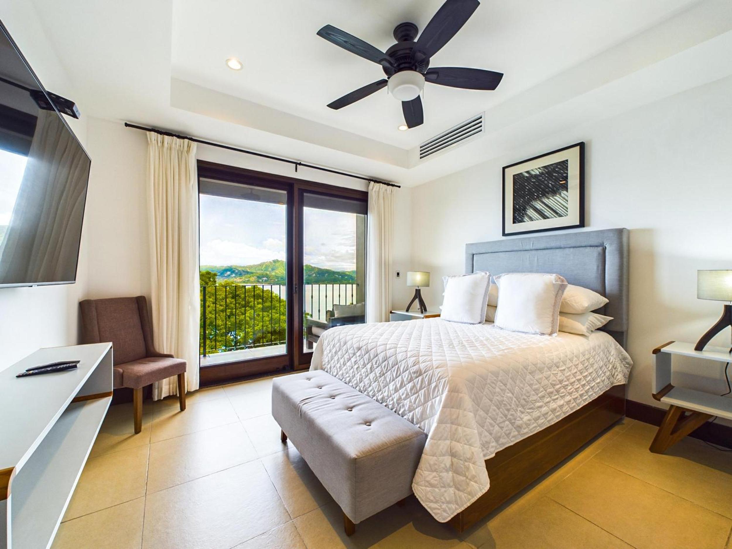 360 Splendor 309-Ocean View Residence-Breakfast Included!