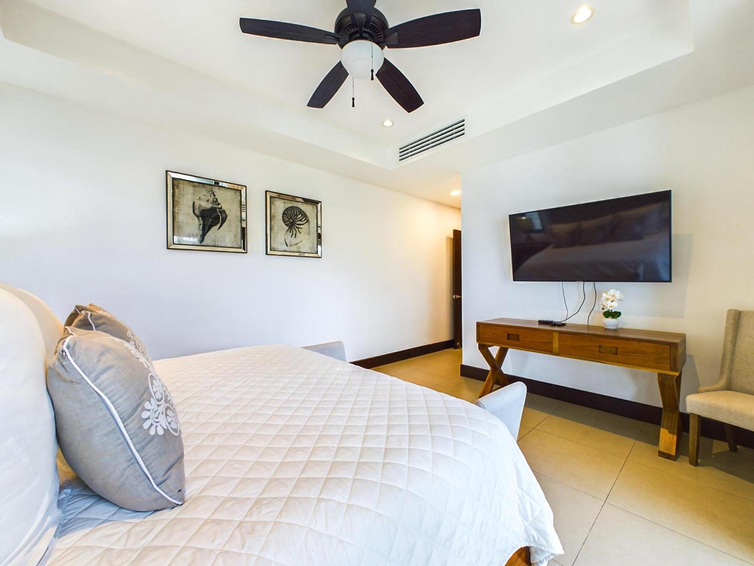 360 Splendor 309-Ocean View Residence-Breakfast Included!