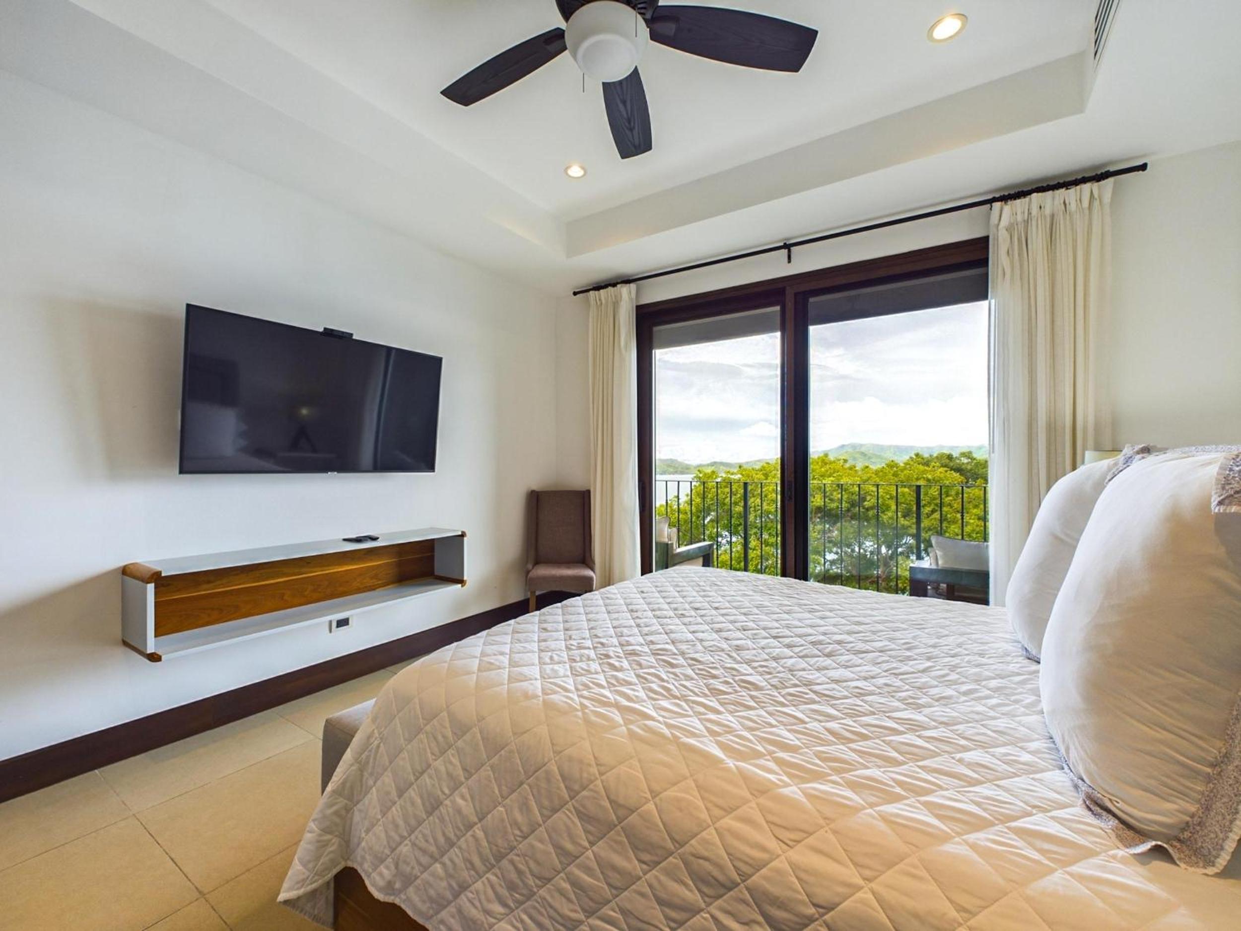 360 Splendor 309-Ocean View Residence-Breakfast Included!