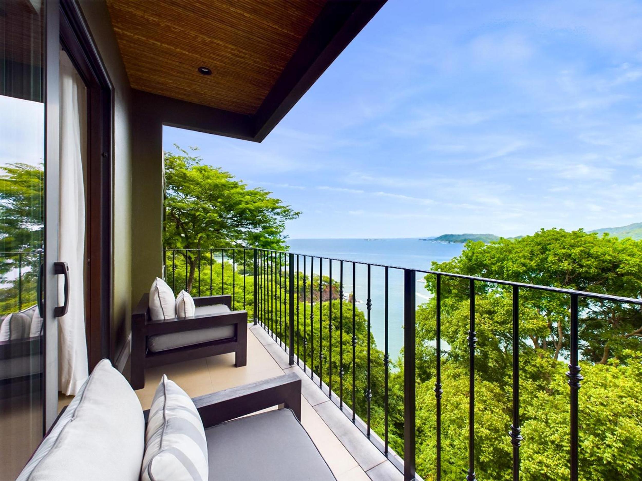 360 Splendor 309-Ocean View Residence-Breakfast Included!