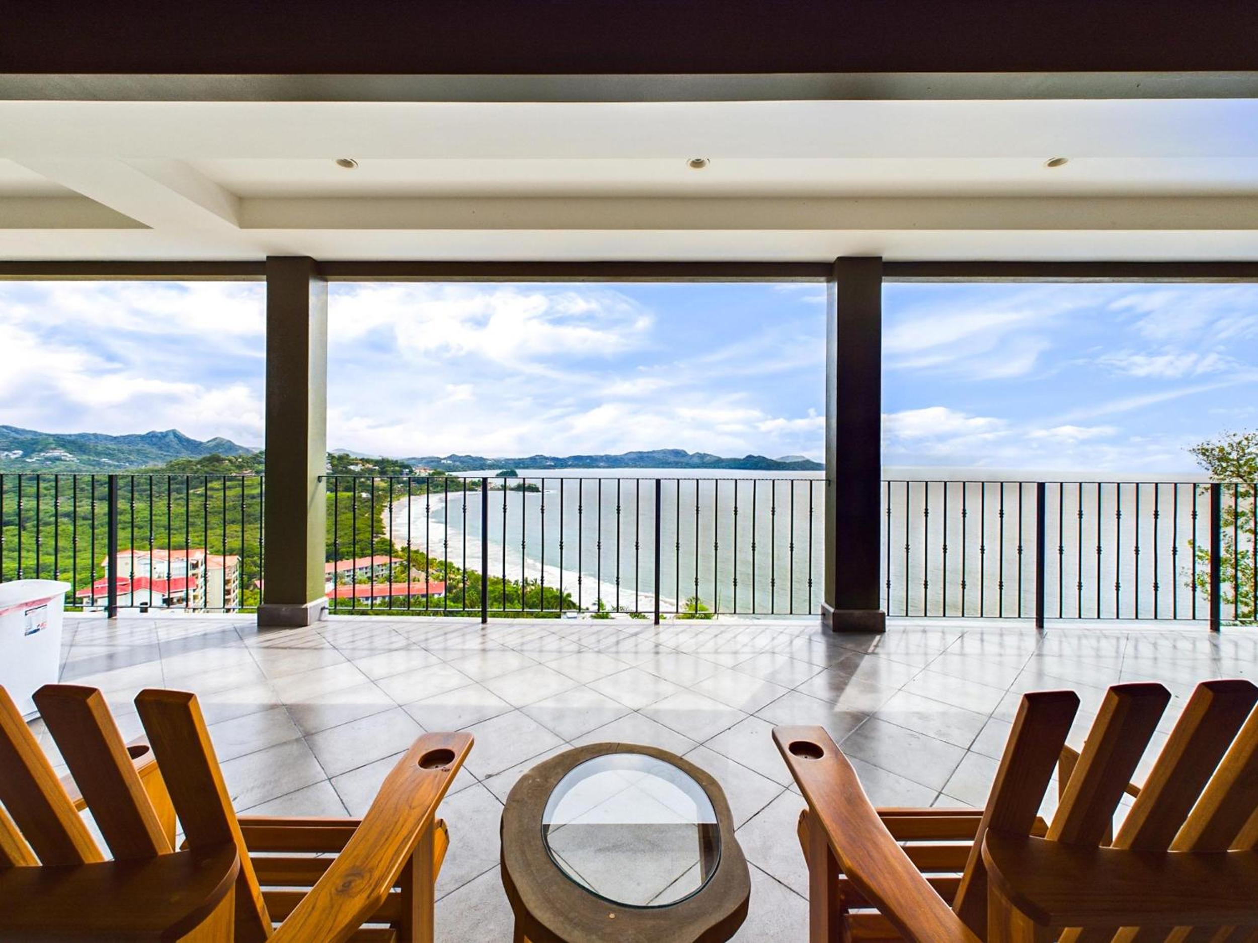 360 Splendor 309-Ocean View Residence-Breakfast Included!