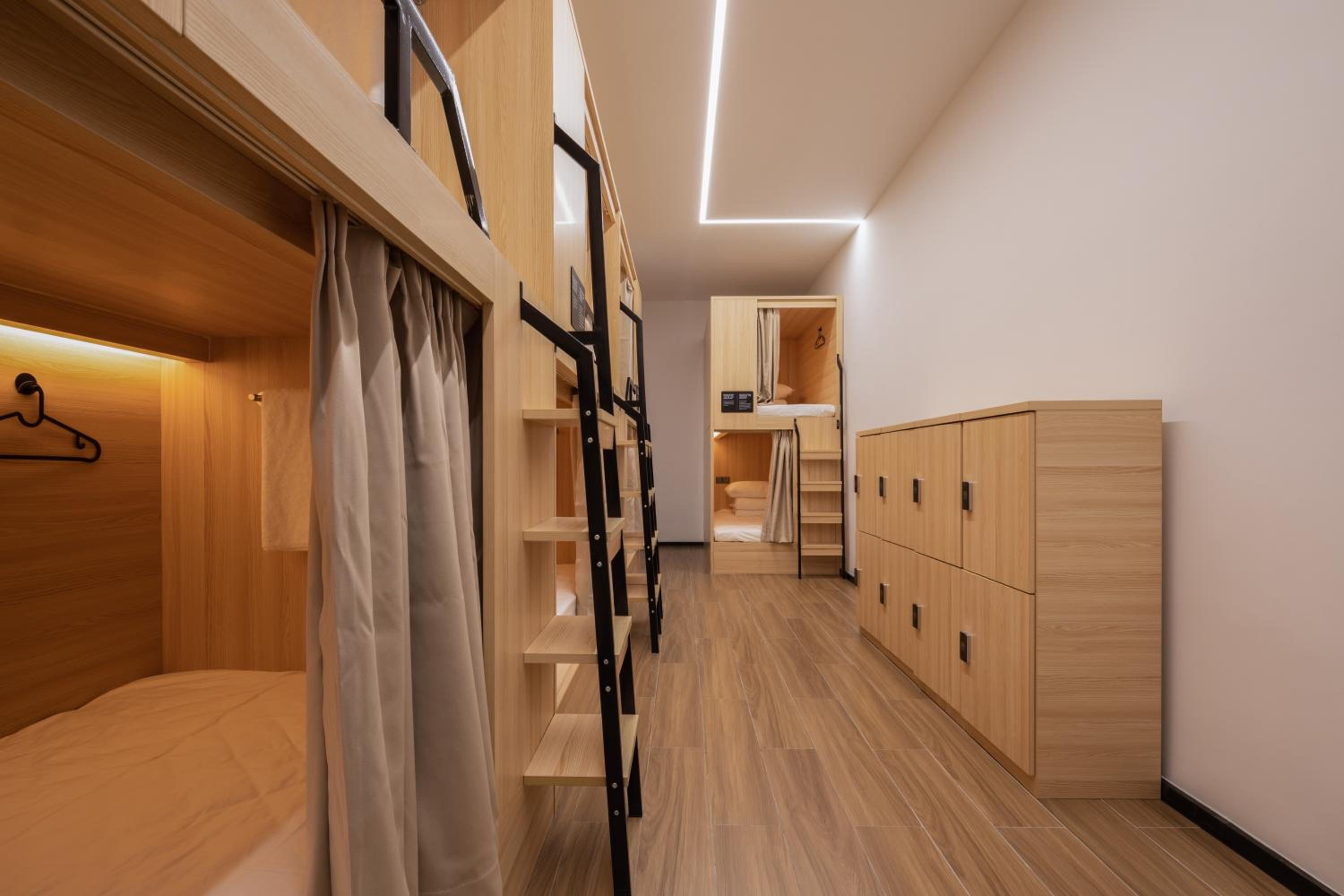 Hangzhou Desti Youth Hostel West Lake-24H Reception& English Service& Cafe& Bar& Luggage Storage& Large Public Area