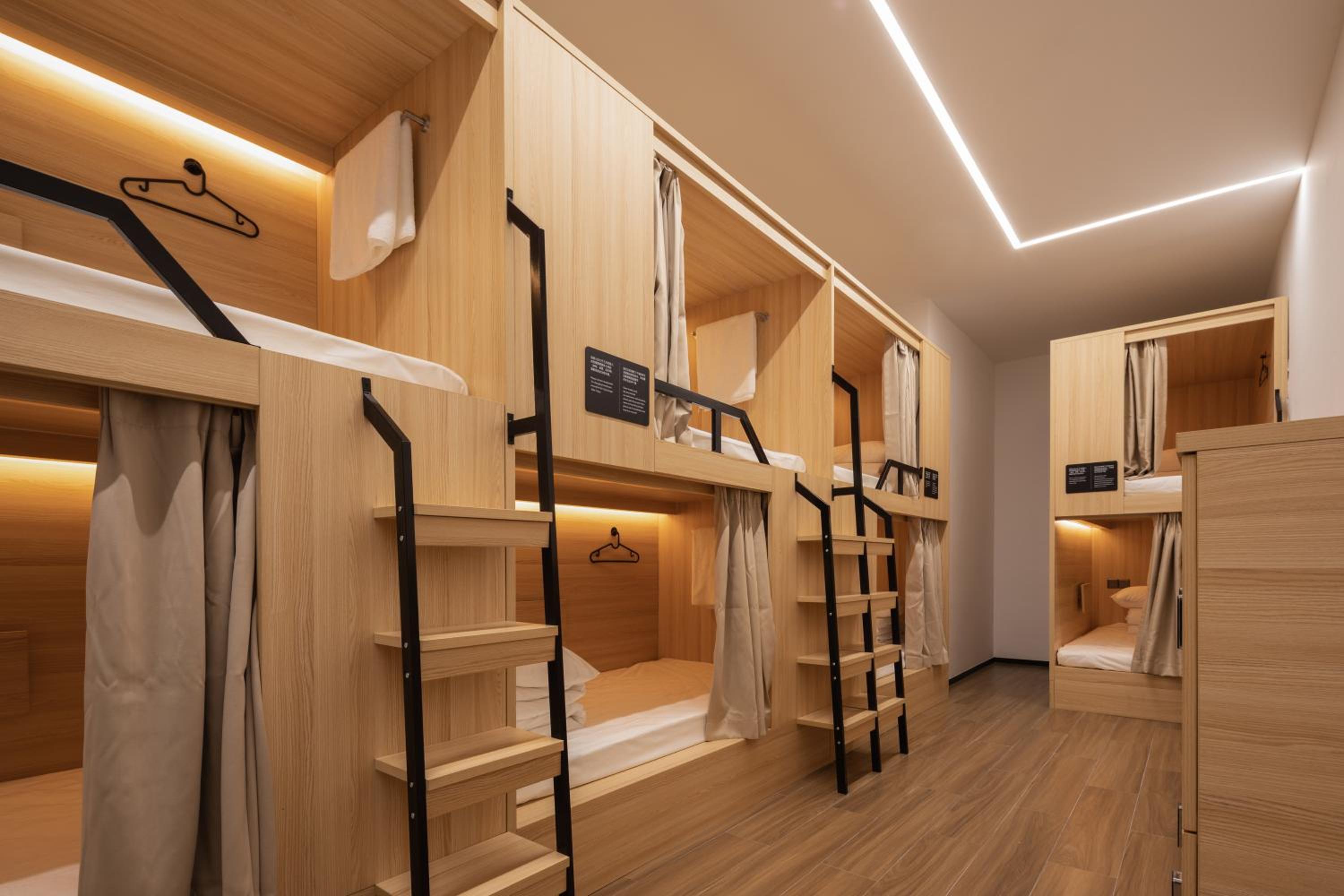 Hangzhou Desti Youth Hostel West Lake-24H Reception& English Service& Cafe& Bar& Luggage Storage& Large Public Area