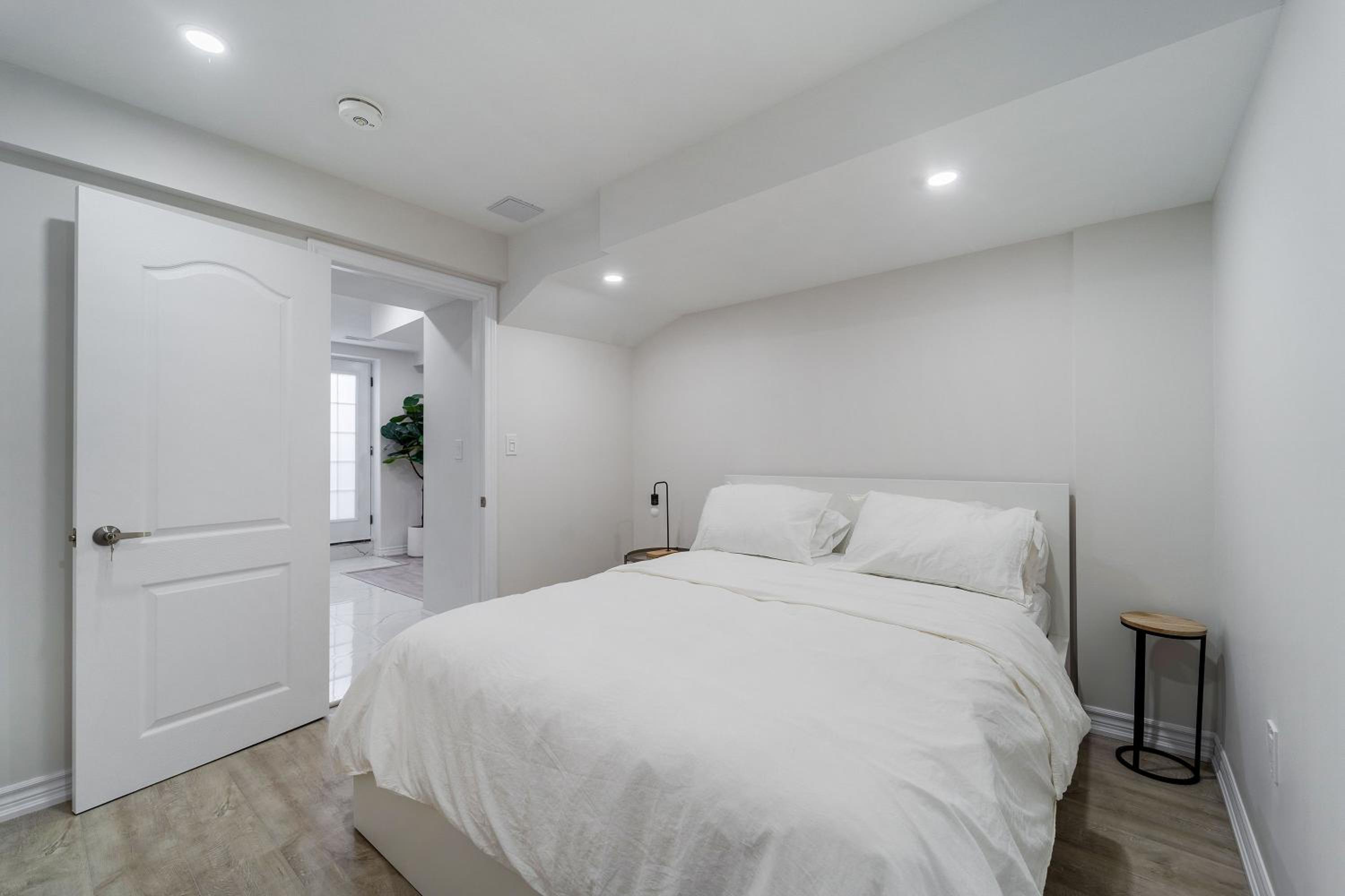 Condo style Basement Apartment