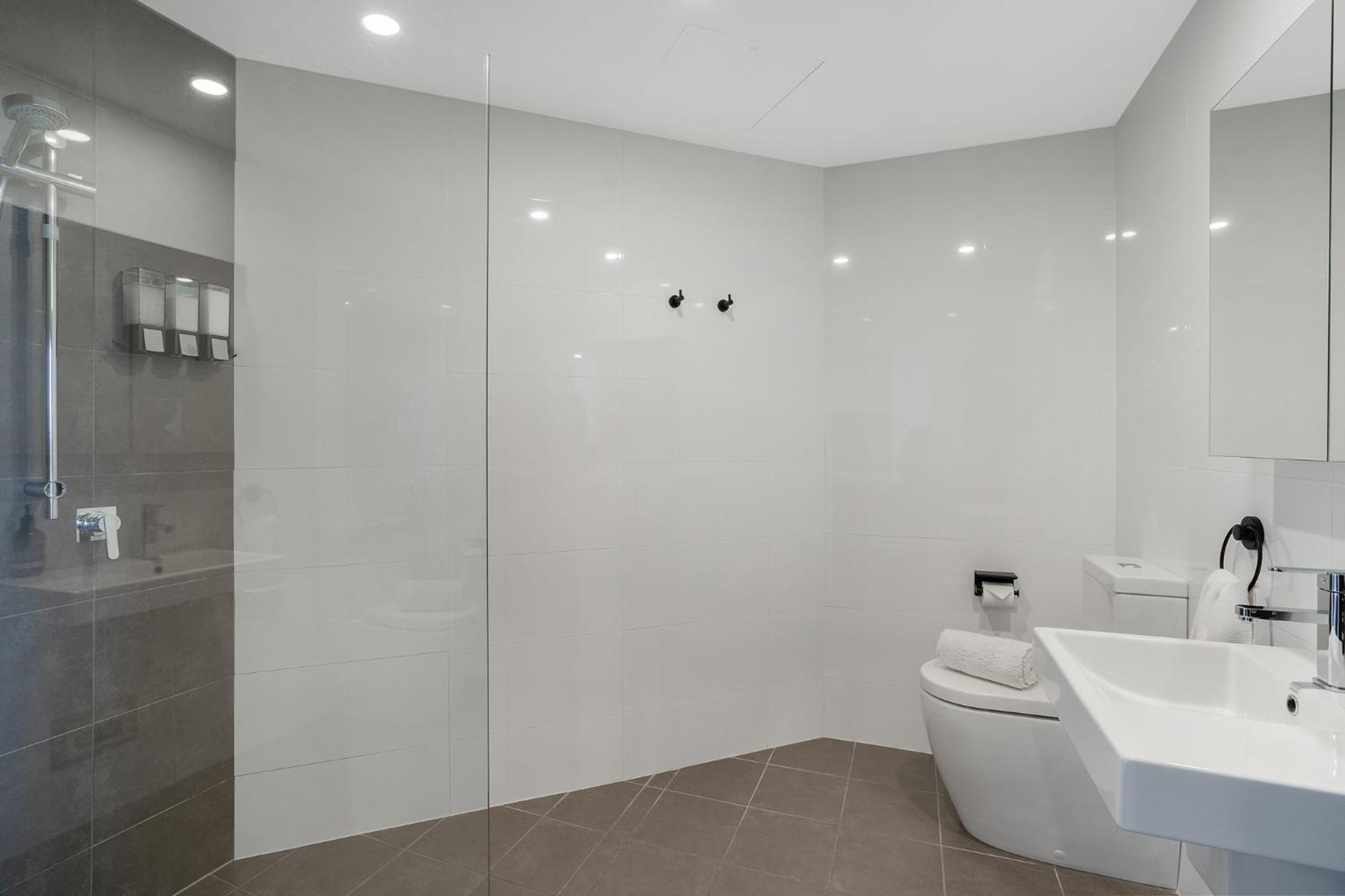 703 Luxury Ocean View Apartment