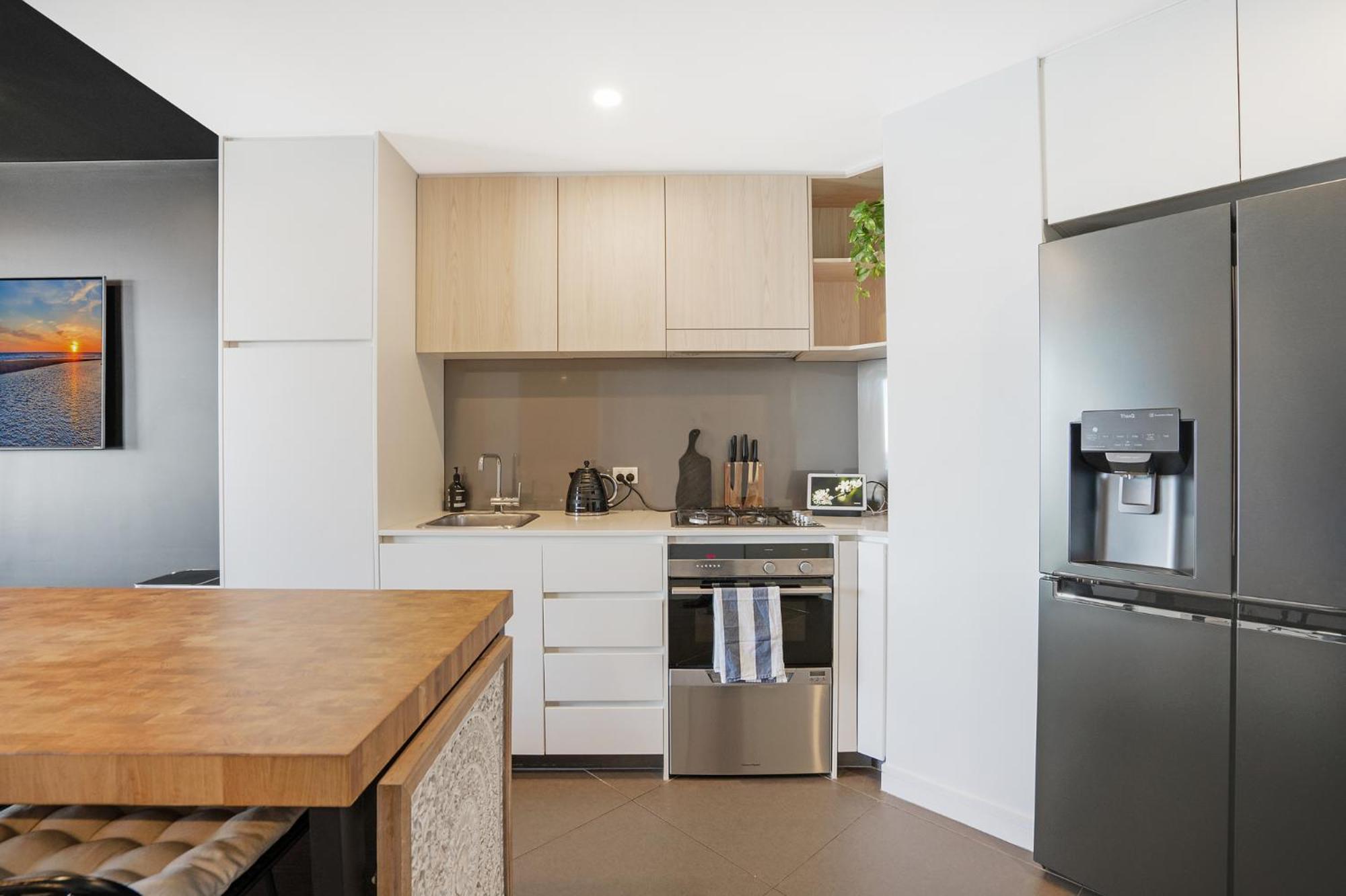 703 Luxury Ocean View Apartment