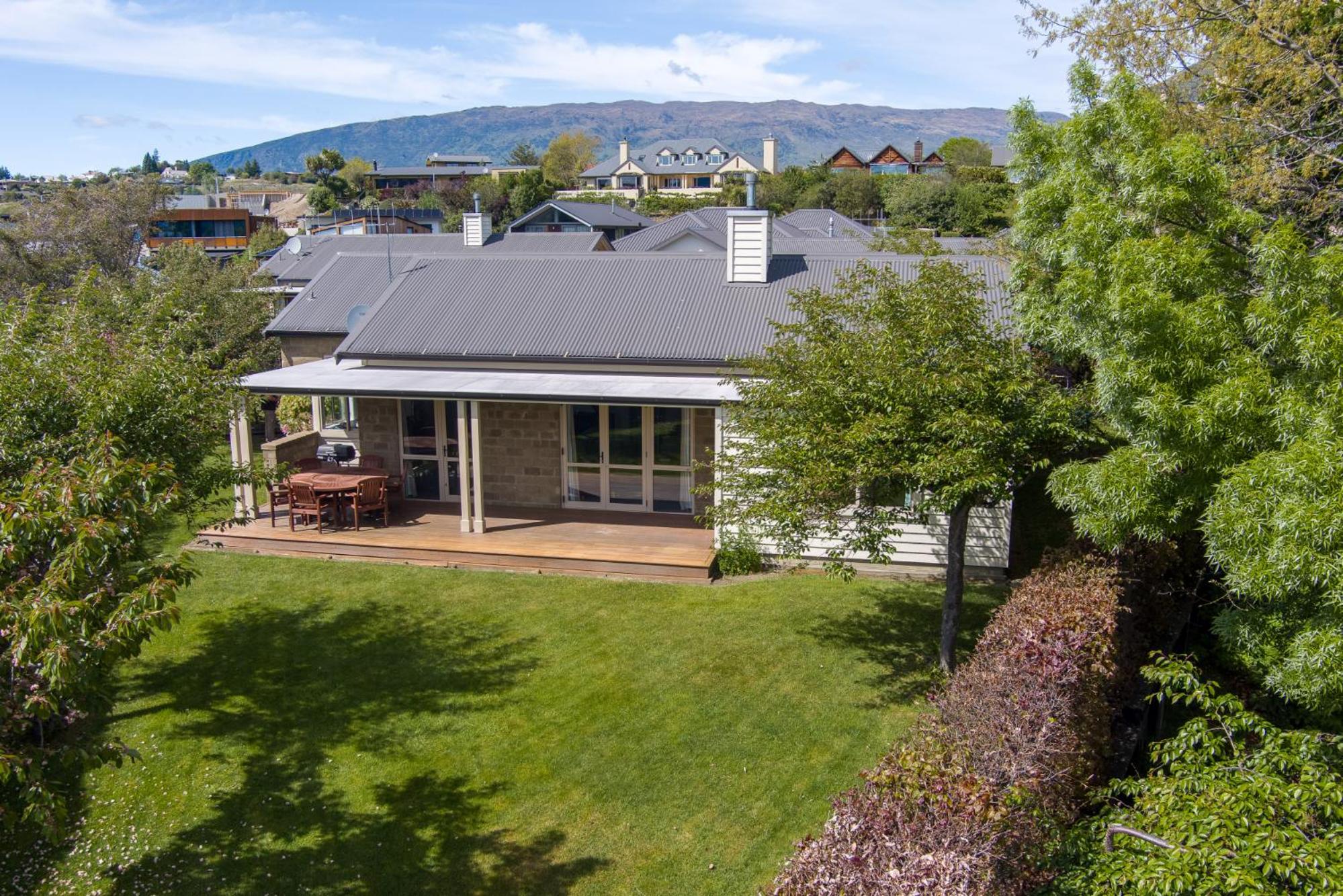 Meadowstone Villa | Cosy with Gas Fireplace & BBQ view 4