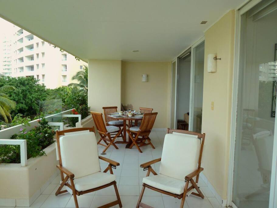 Oceanfront Condo Terrace & Amenities WiFi 30mbps view 5