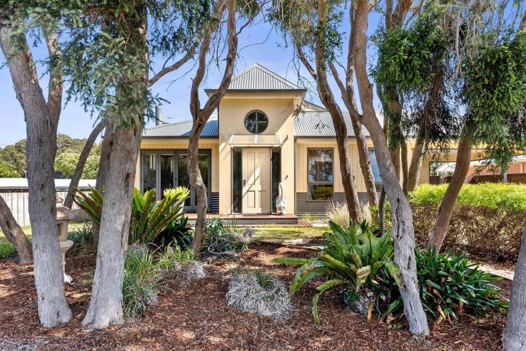 Golden Sands Rye - 1 bedroom retreat for 2 guests