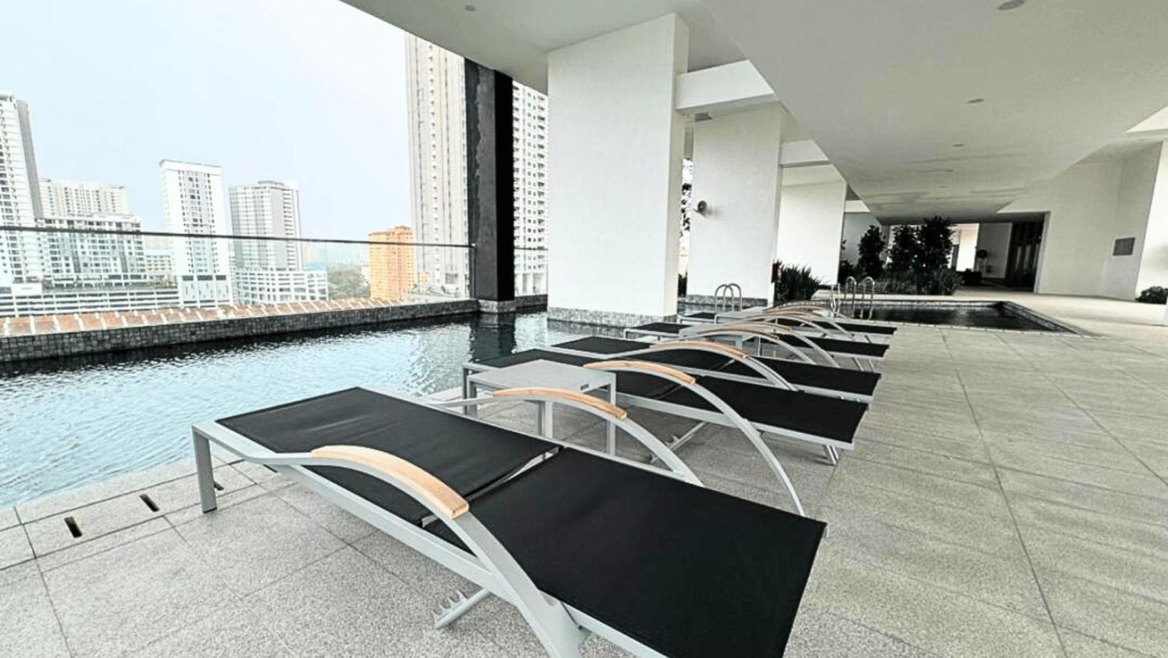 DeLuma-Urban Suites photo 2