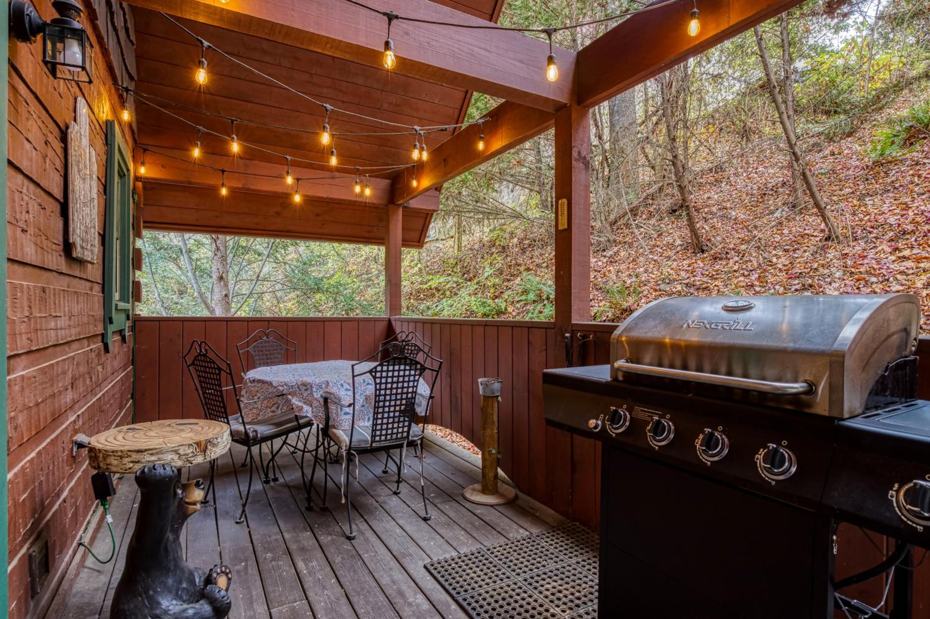 Bridgewood Cabin, Hot Tub, FREE Attraction tickets, WIFI!!!