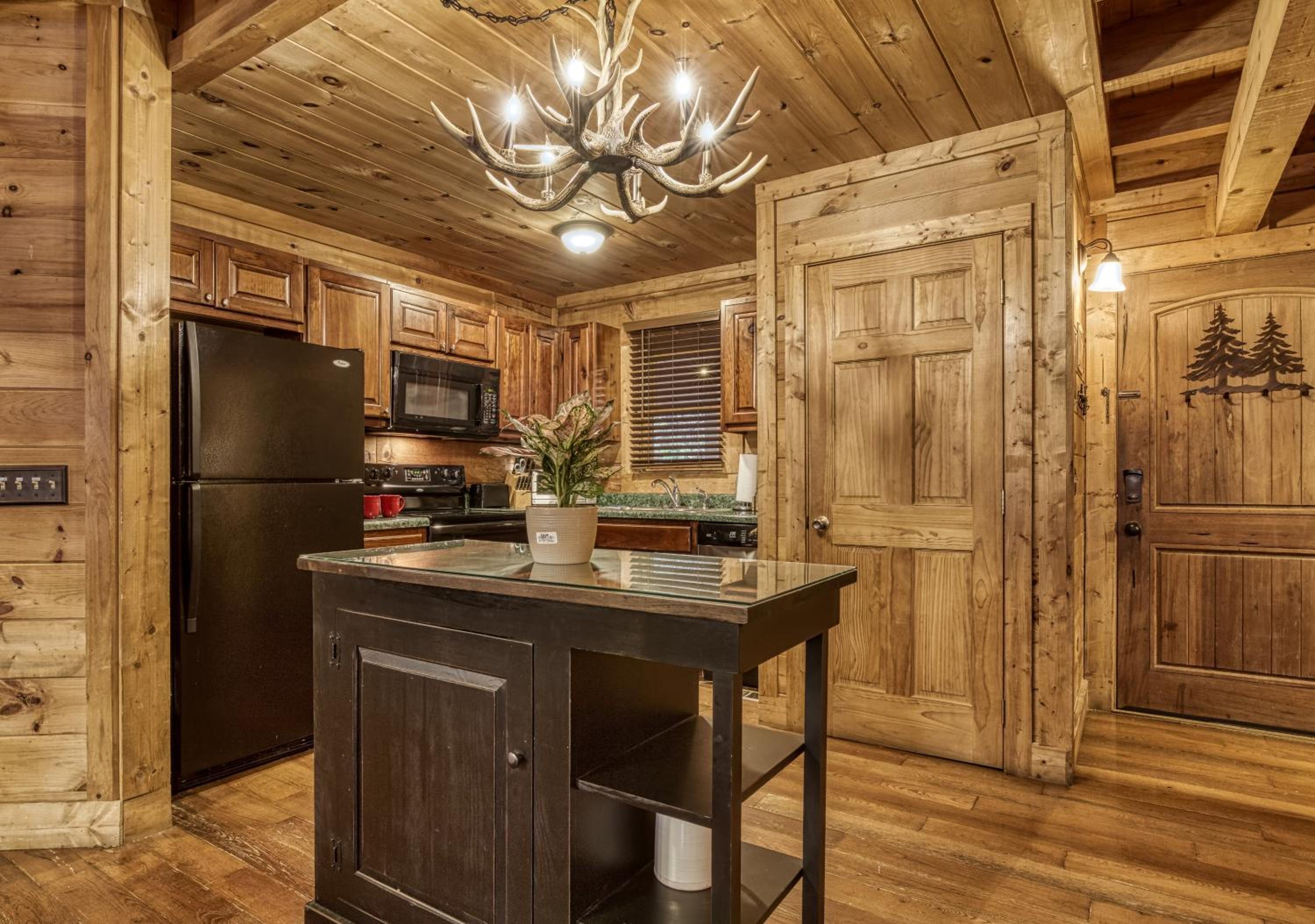 Bridgewood Cabin, Hot Tub, FREE Attraction tickets, WIFI!!!