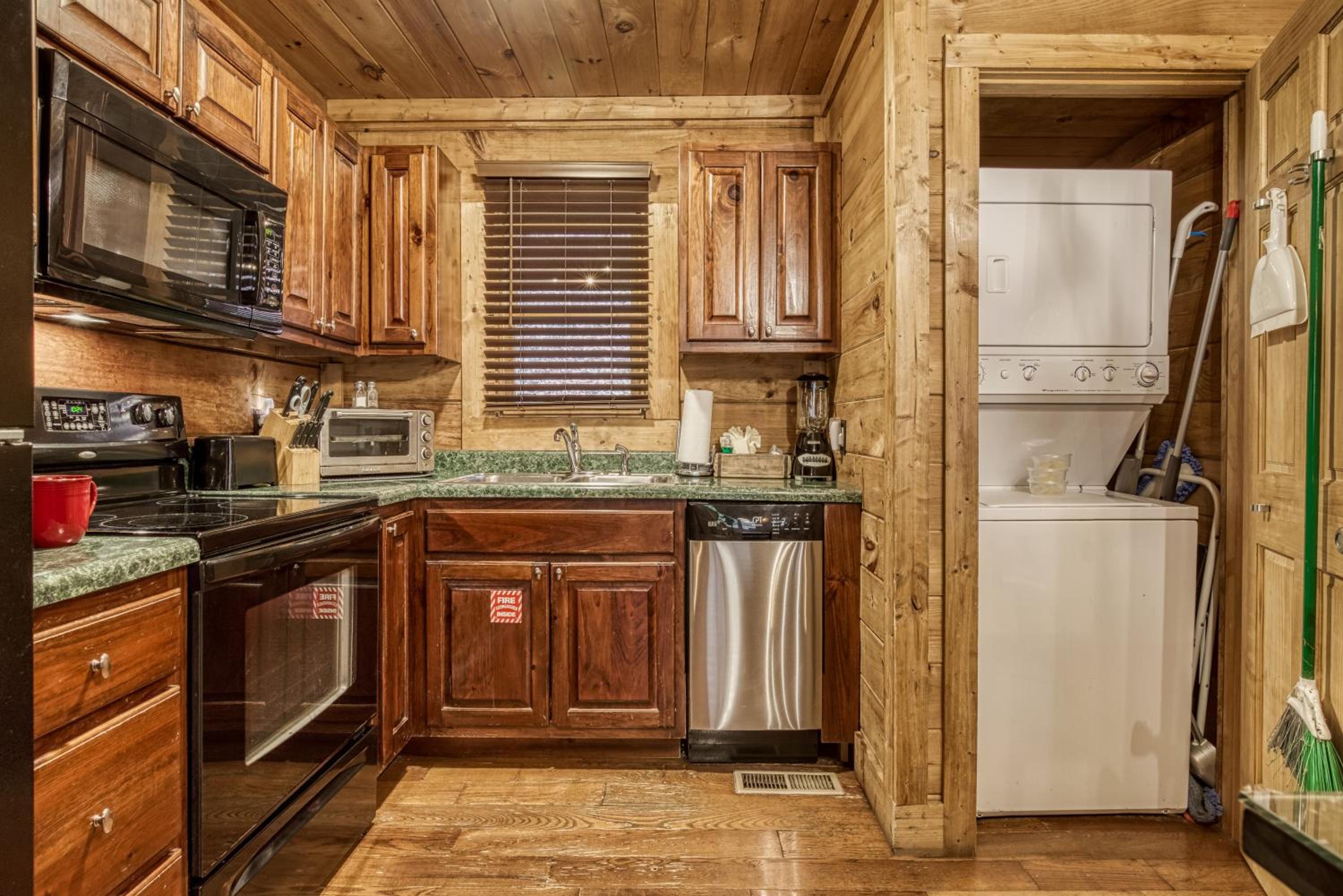 Bridgewood Cabin, Hot Tub, FREE Attraction tickets, WIFI!!!