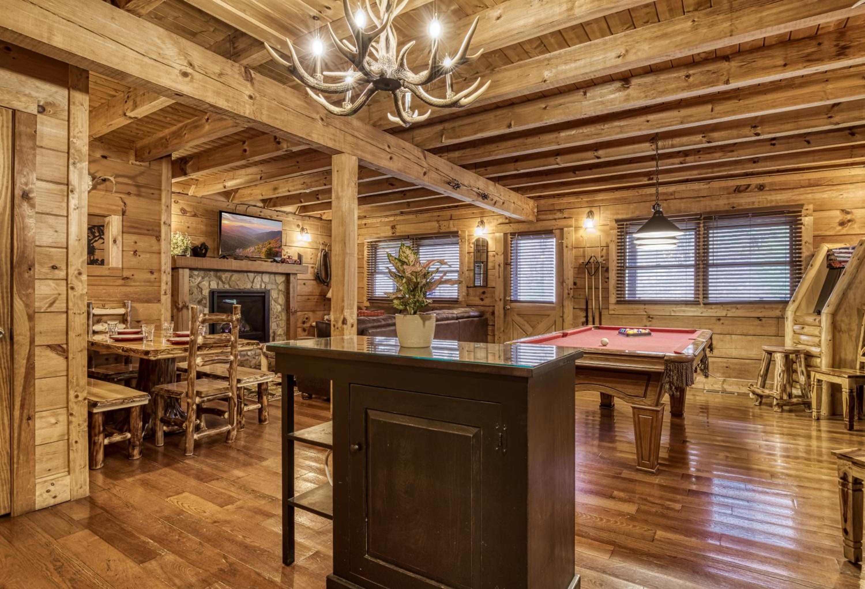 Bridgewood Cabin, Hot Tub, FREE Attraction tickets, WIFI!!!