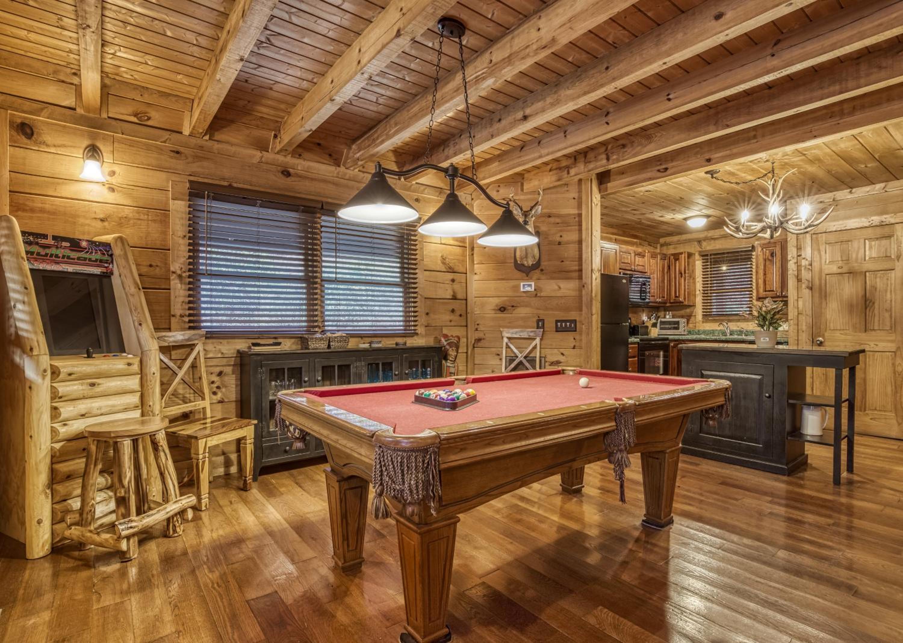 Bridgewood Cabin, Hot Tub, FREE Attraction tickets, WIFI!!!