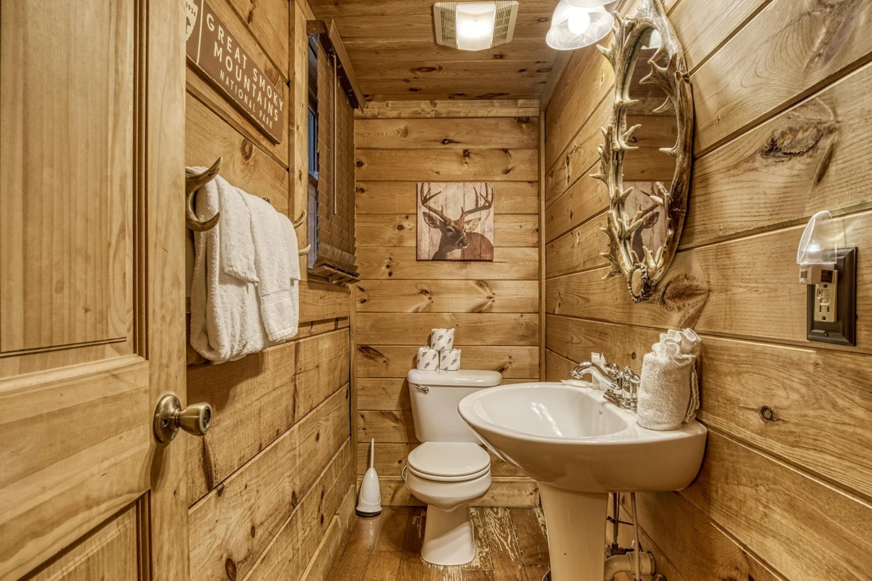Bridgewood Cabin, Hot Tub, FREE Attraction tickets, WIFI!!!