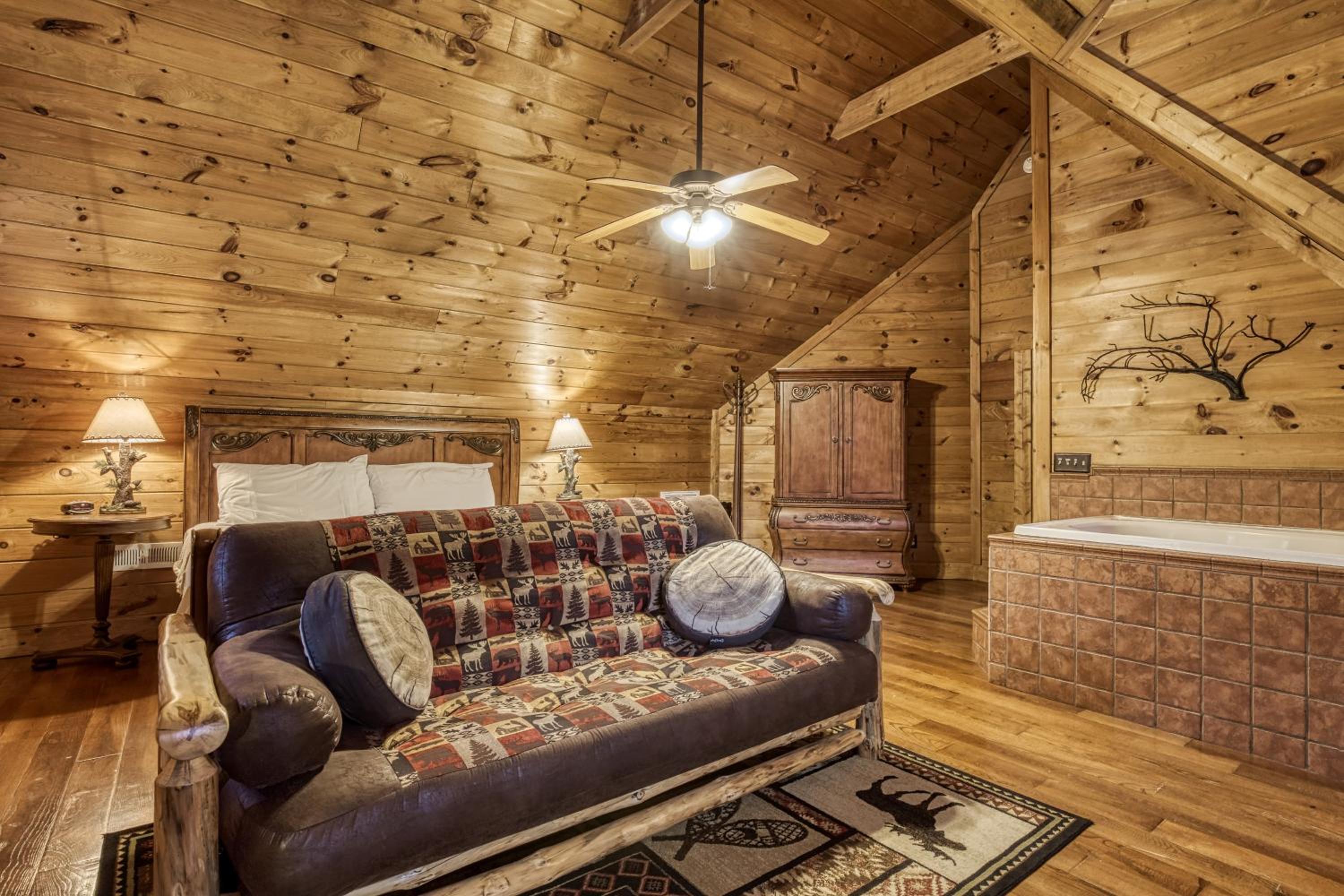 Bridgewood Cabin, Hot Tub, FREE Attraction tickets, WIFI!!!