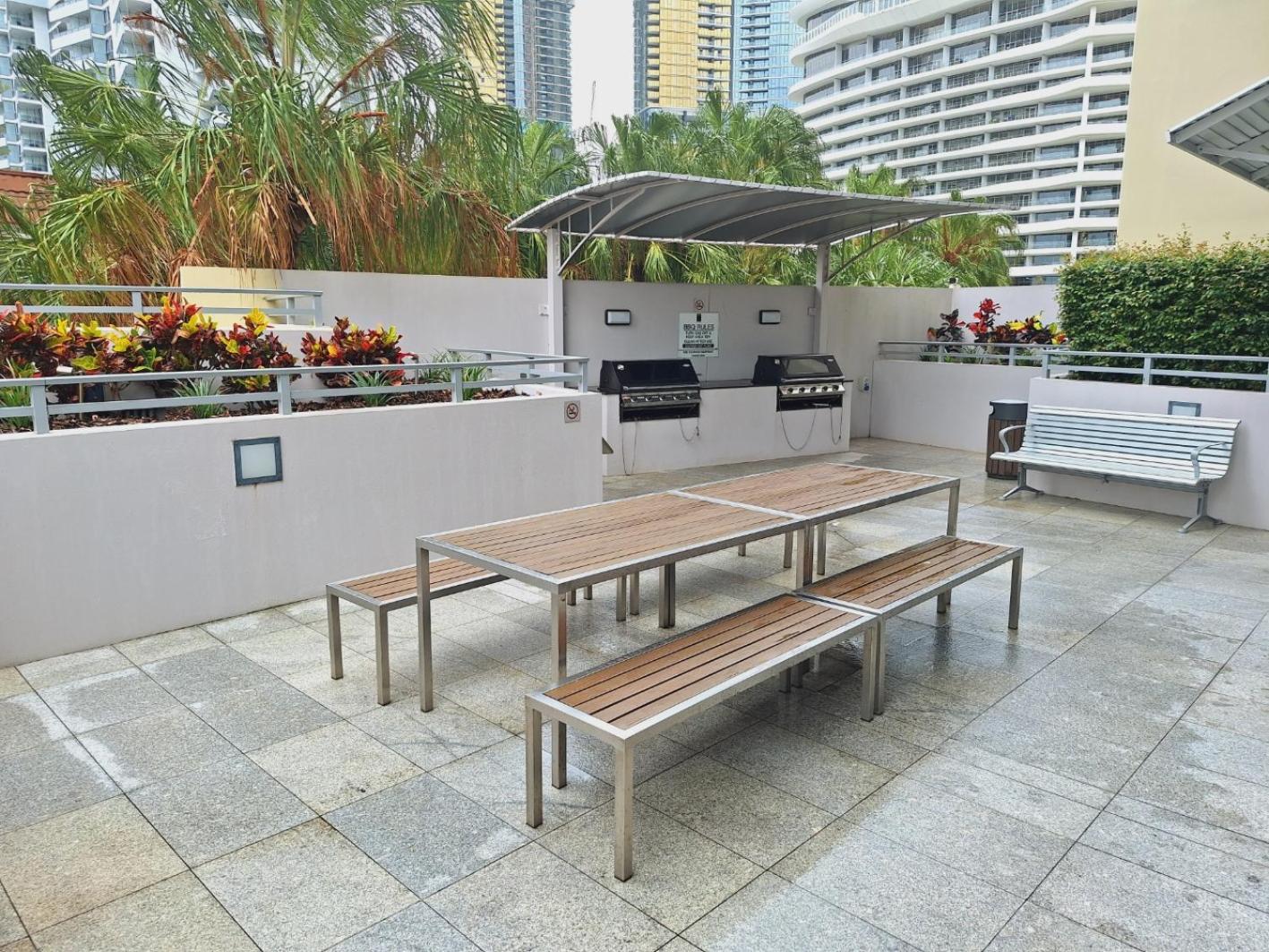 Broadbeach on the park 2-Bedroom view 5