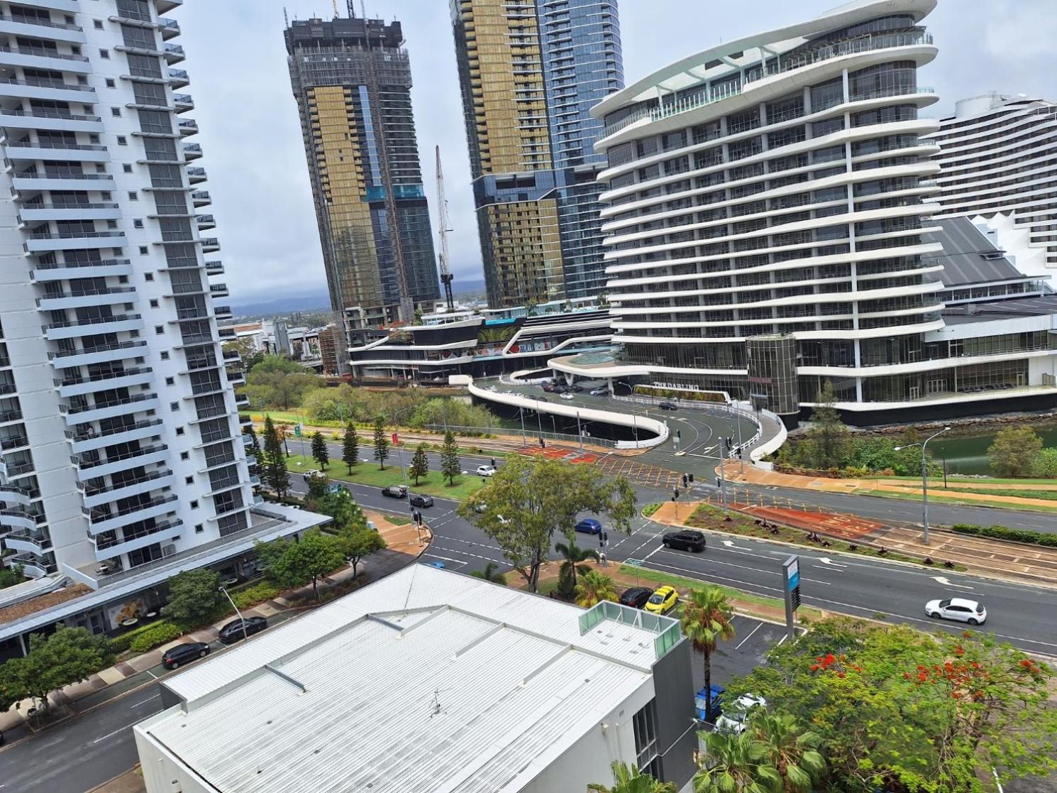 Broadbeach on the park 2-Bedroom view 3