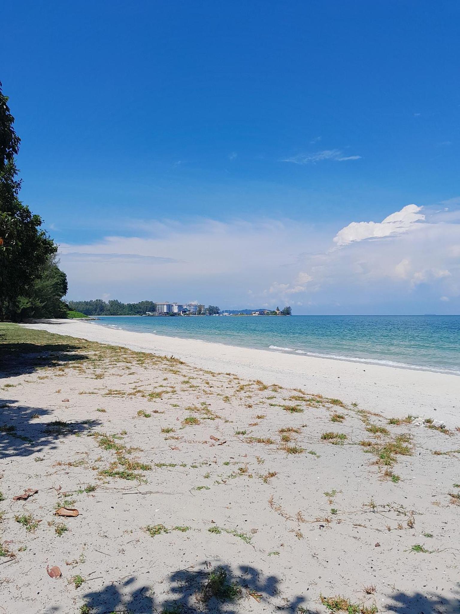 4-10 pax Door step to swimming pool & beach walk photo 4