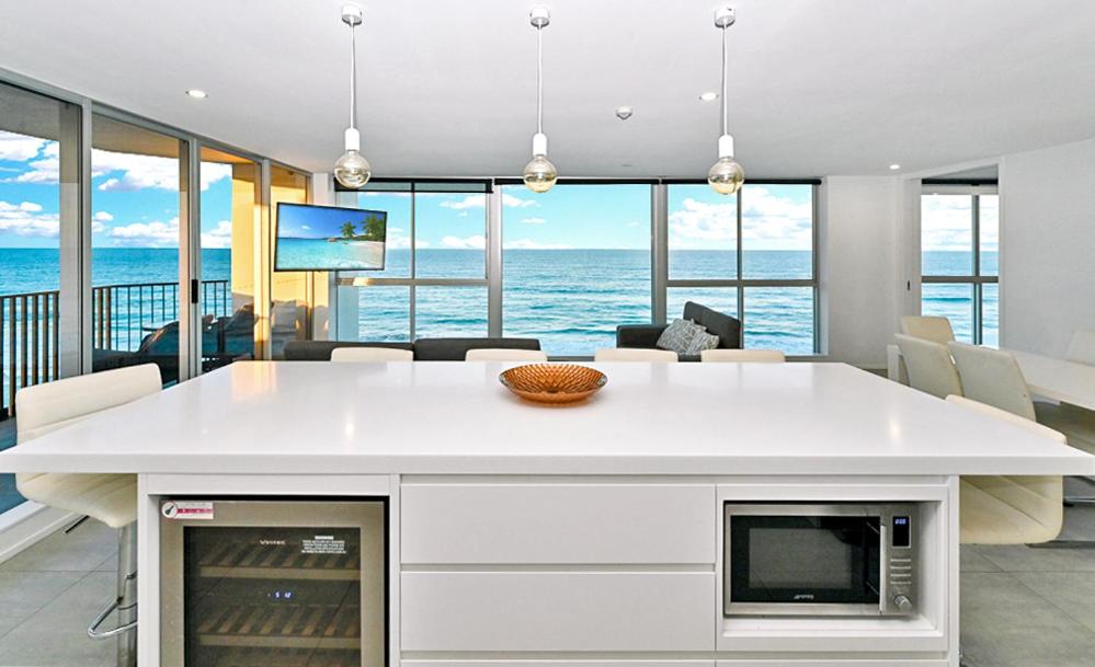 Golden Sands on the Beach - Absolute Beachfront Apartments-4