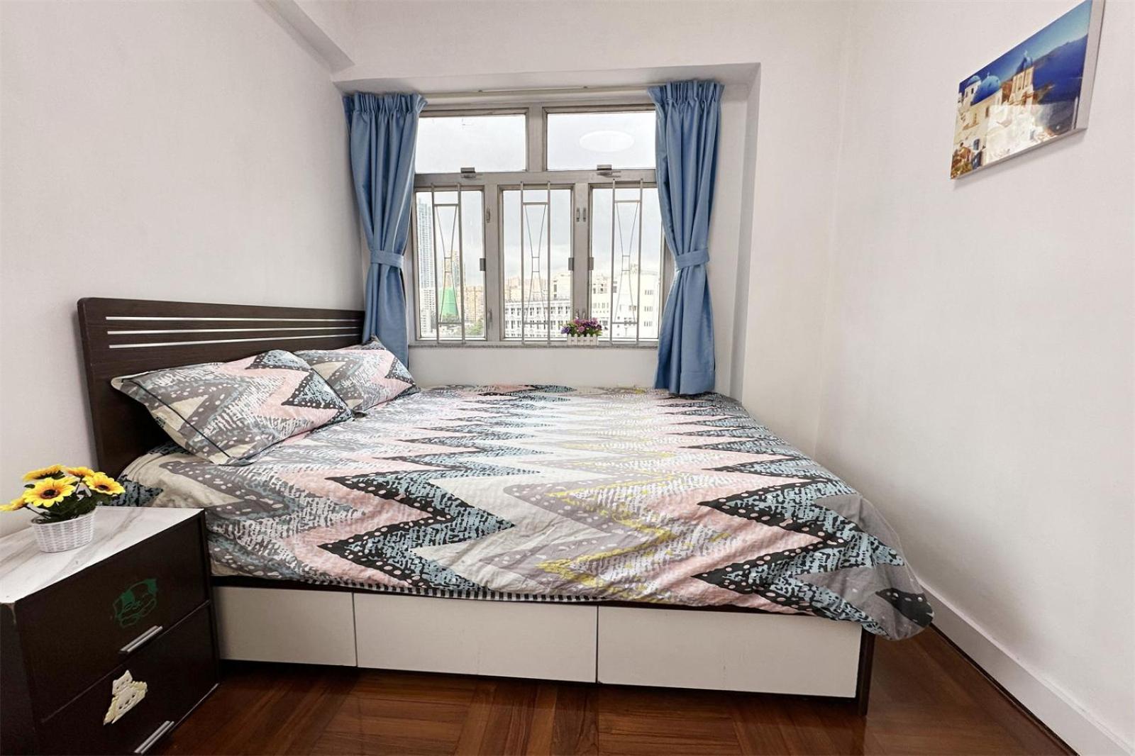 Fantastic Queen beds, 4Rms beside MTR grand 14ppls 2 bathrm
