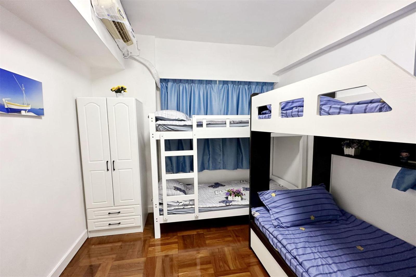 Fantastic Queen beds, 4Rms beside MTR grand 14ppls 2 bathrm